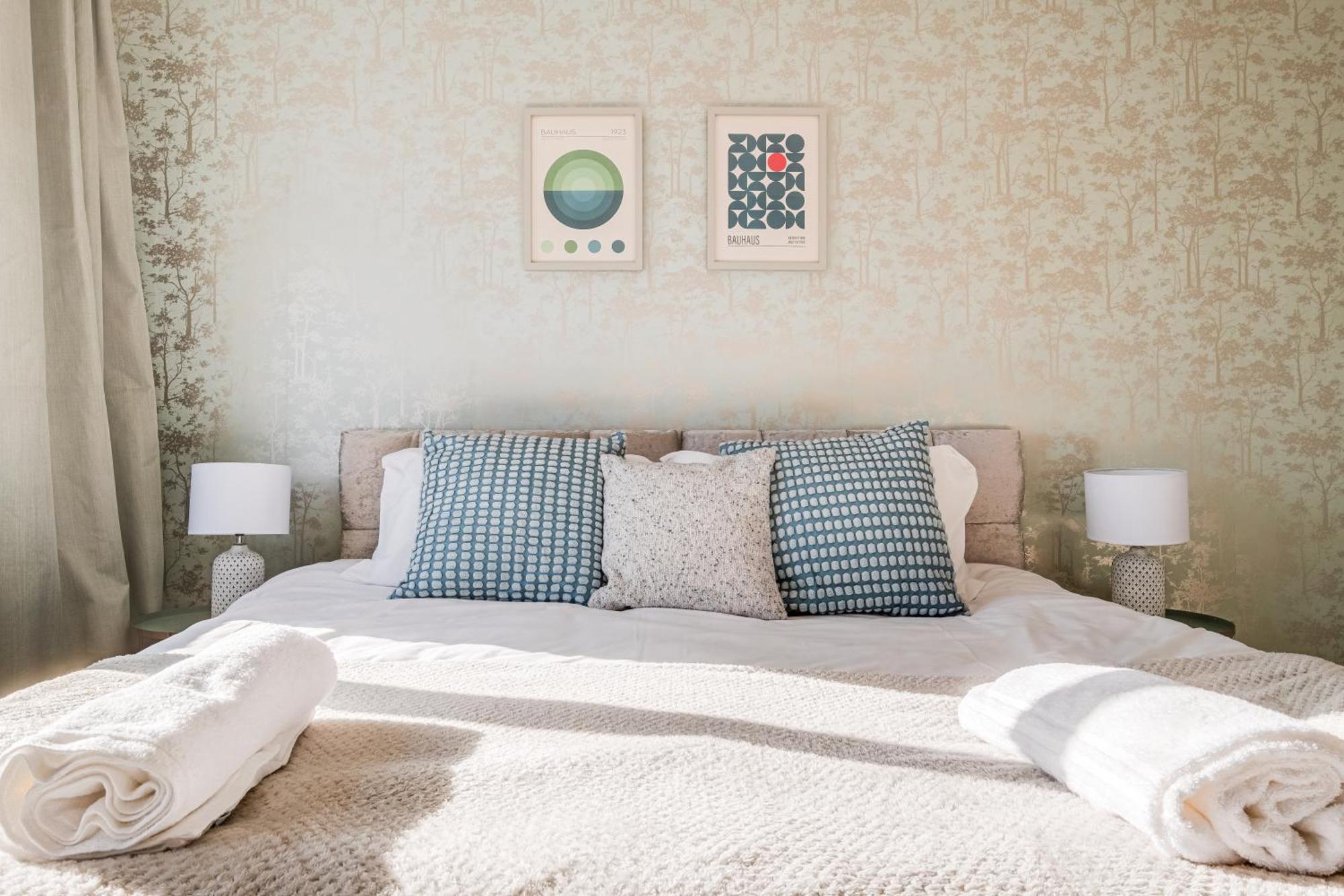 Comfy And Freshly Redecorated Home By Our Home Short Stays Close To Town Centre With Free Parking Bedford Eksteriør bilde