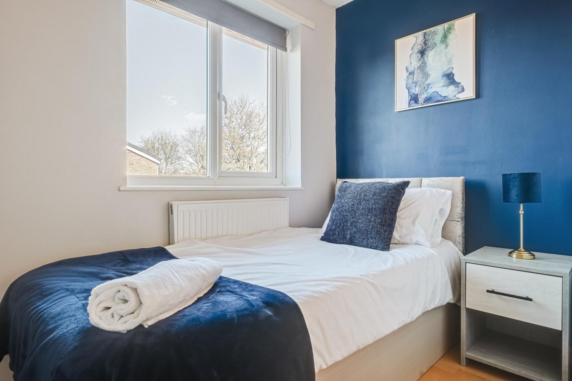 Comfy And Freshly Redecorated Home By Our Home Short Stays Close To Town Centre With Free Parking Bedford Eksteriør bilde