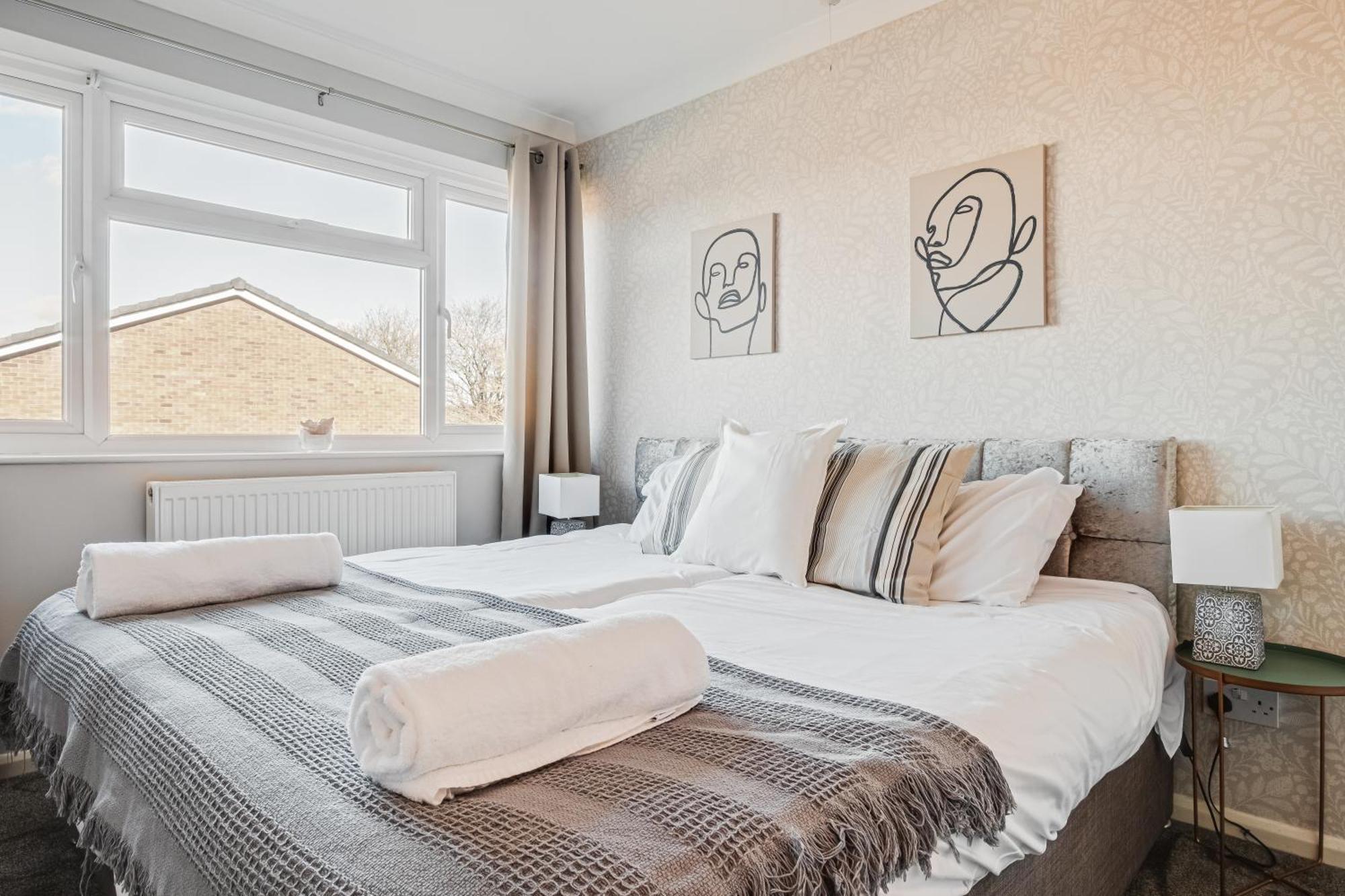 Comfy And Freshly Redecorated Home By Our Home Short Stays Close To Town Centre With Free Parking Bedford Eksteriør bilde